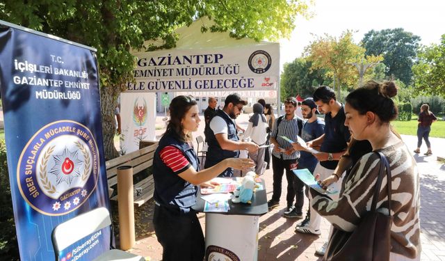 Üniversite öğrencileri polis ekiplerince bilgilendirildi