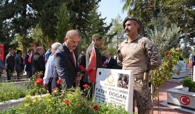 Gaziler Günü’nde şehitlik ziyareti