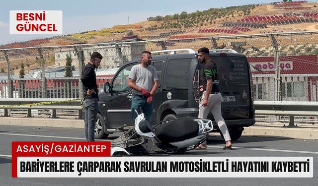 Bariyerlere çarparak savrulan motosikletli hayatını kaybetti