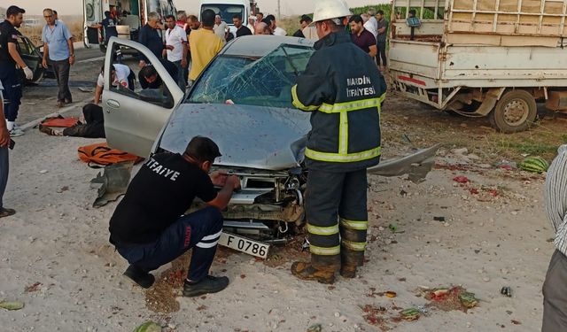 İki otomobilin çarpışması sonucu 5'i çocuk 9 kişi yaralandı