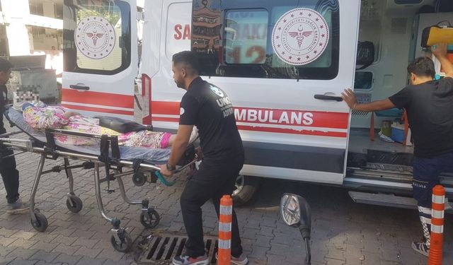 Adıyaman'da genç bir kadın yemek yerken depreme yakalandı