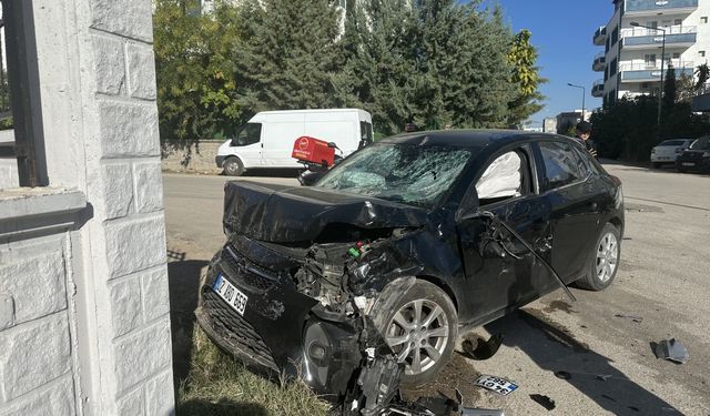 Kahta'da otomobil ile çarpışan motosikletin sürücüsü öldü