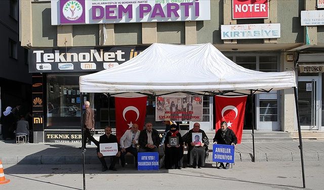 Aileler DEM Parti binası önündeki eyleme devam etti.