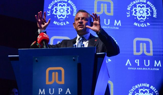 CHP Genel Başkanı Özel: 'Seçimde siyaset kalesinin başarı kapısından üç anahtarla girdik'