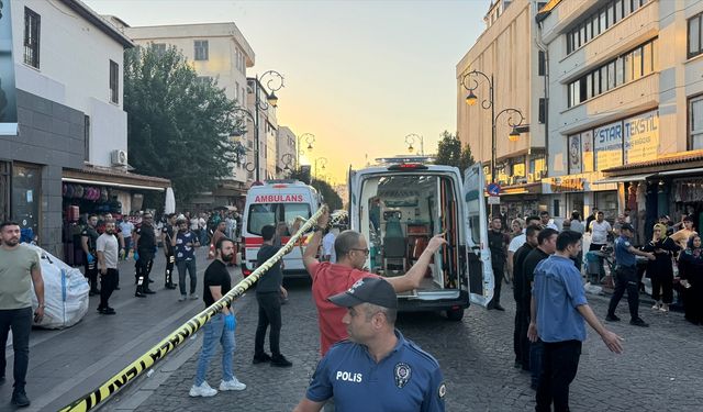 Karısını öldüren kişi aynı silahla intihar etti