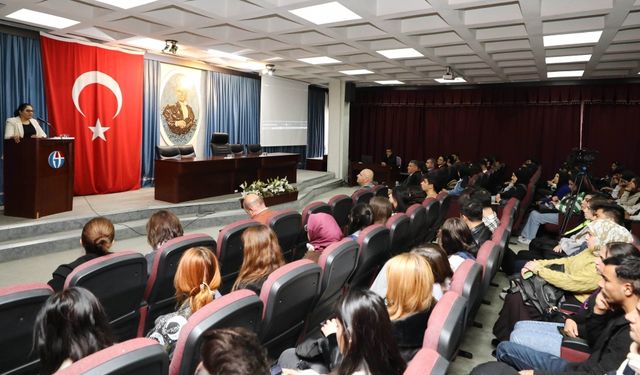 GAÜN'de cumhuriyet konulu panel