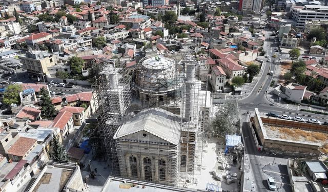 Depremde hasar alan tarihi Kurtuluş Camisi'nin kubbesi tamamlandı