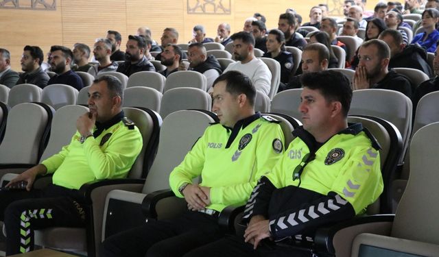 Siirt'te sürücülere yönelik eğitim semineri düzenlendi