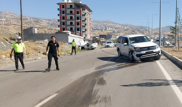 Pikap ile otomobilin çarpıştığı kazada 3 kişi yaralandı