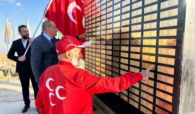 Bayrak Dede, Silopi'de Şehitler Anıtı'nı ziyaret etti