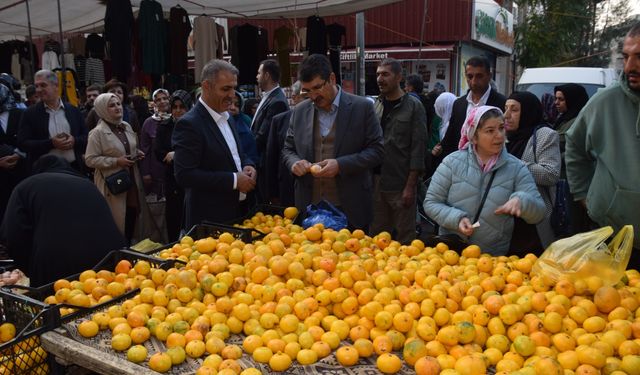 AK Parti Batman Milletvekili Ferhat Nasıroğlu, semt pazarını ziyaret etti