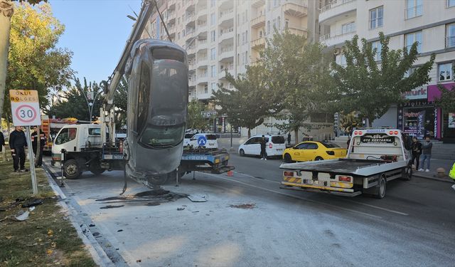 Batman'da devrilen otomobildeki 1 kişi yaralandı