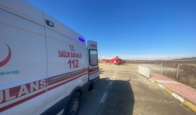 Ambulans helikopter, kalça kırığı olan kadına havalandı.