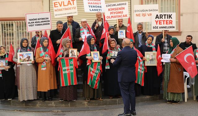 Diyarbakırspor  Başkanı Akyol, Anneleri ziyaret etti