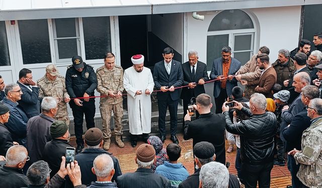 Gaziantep'te yıkılan cami yeniden yapılarak ibadete açıldı