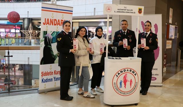 Jandarma kadına yönelik şiddetle mücadele standı açtı