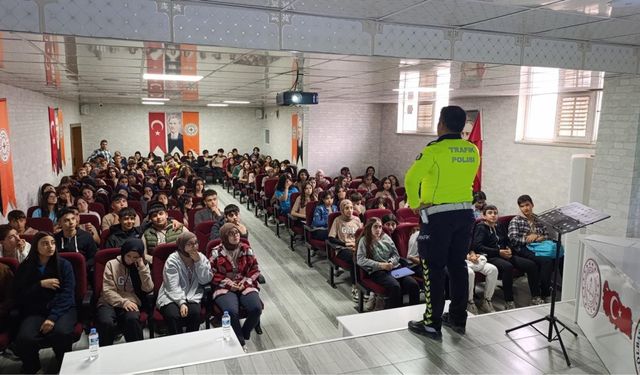 Gölbaşı Emniyet Müdürlüğü'nden öğrencilere trafik ve güvenlik eğitimi