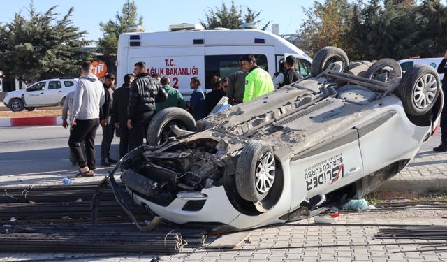 Besni’de Otomobil takla attı 2 yaralı