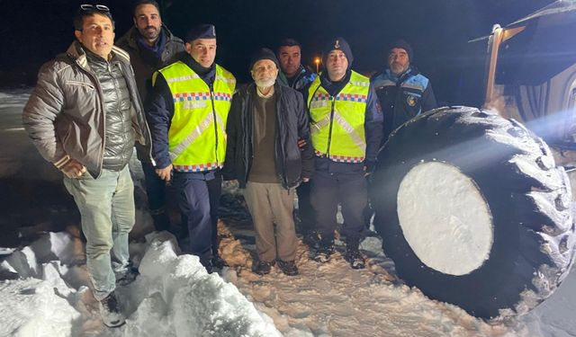 Malatya Belediyesi, 75 yaşındaki Mustafa Akıcı'yı kurtardı.