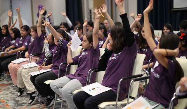 Mastercard, küresel "Girls4Tech" programını başlattı