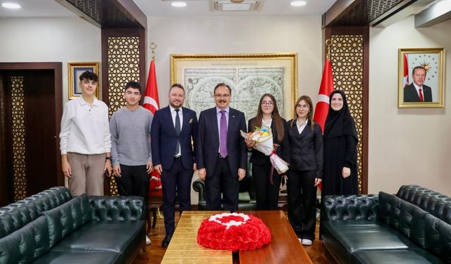 Siirt Valisi Dünya Çocuk Hakları Günü'nde çocukları ağırladı