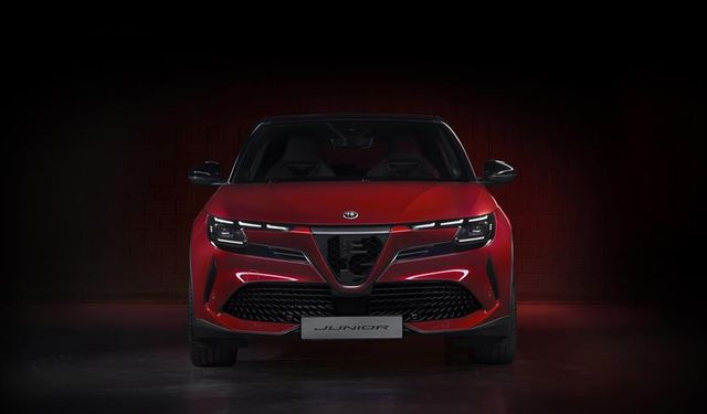 Alfa Romeo, "Yılın Otomobili" finalistleri arasında.