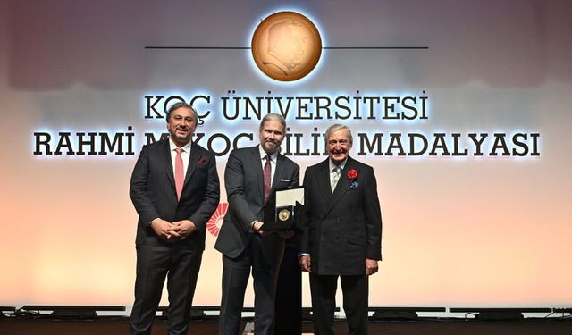 Bilim Madalyası'nın sahibi Prof. Dr. Atatüre oldu