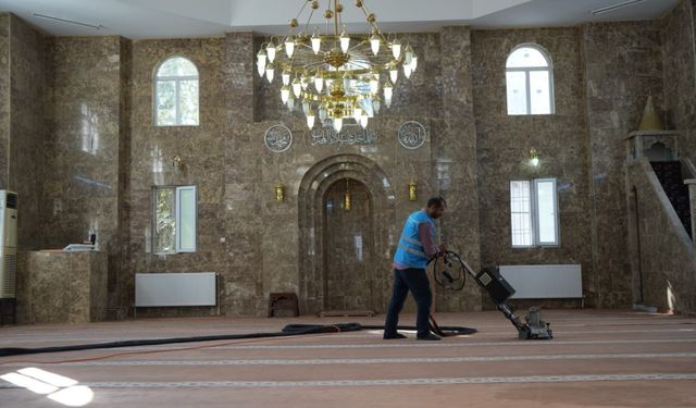 Adıyaman Belediyesi, İbadethaneleri Hijyenik Tutuyor