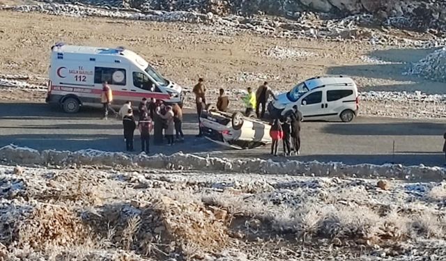 Adıyaman’da hafif ticari araç ile otomobil çarpıştı