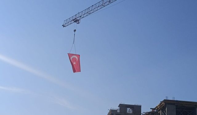 Adıyaman'daki vinç operatöründen kutlama