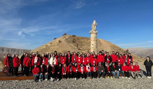 80 üniversiteli genç Adıyaman’ı gezdi