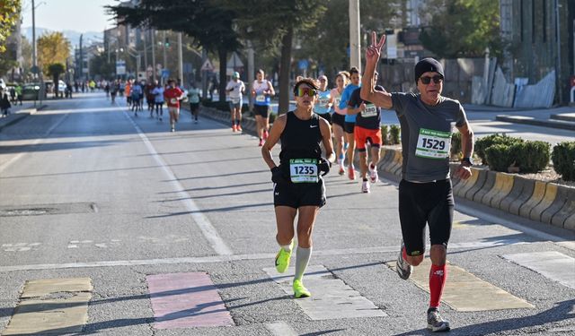 "6. Gazi Yarı Maratonu ve Halk Koşusu" tamamlandı