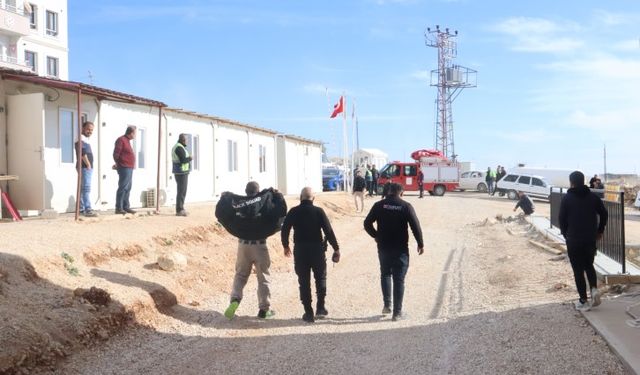 Besni Deprem Konutlarında Çalışan İşçi, Canına Kıymak İstedi