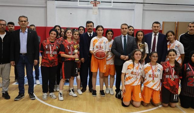 Şampiyon Mustafa Yardımcı Anadolu Lisesi