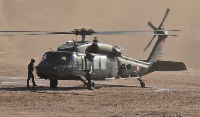 Siirt'te hastalanan bebek helikopterle Van'a gönderildi.