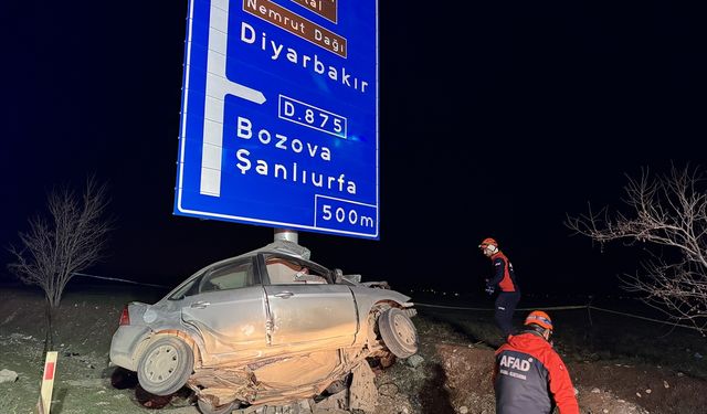 Direğe çarpan otomobilin sürücüsü hayatını kaybetti