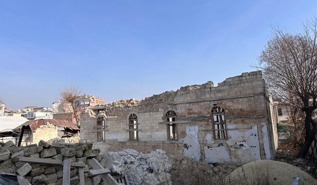 Adıyaman'da : 'Manevi mirasımız kaderine terk edildi'