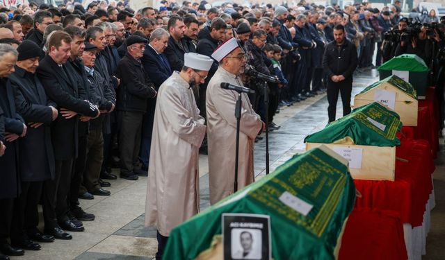 Adıyamanlı Doktor Çetiz ailesi son yolculuklarına uğurlandı