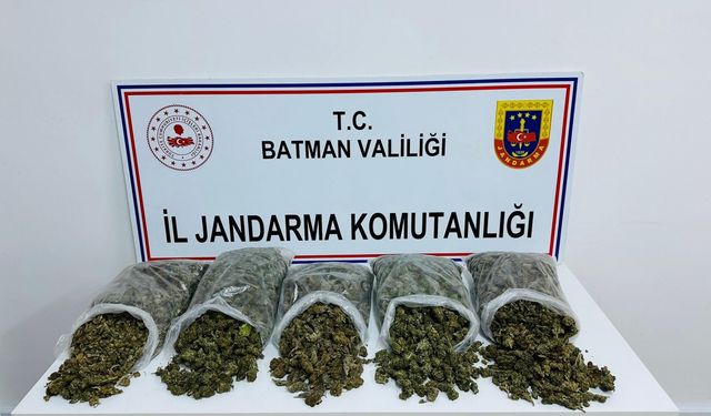 Batman'da otomobilde 10 kilo yasaklı madde ele geçirildi