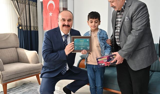 Batman'da şehit çocuğuna karne tebrik kartı verildi