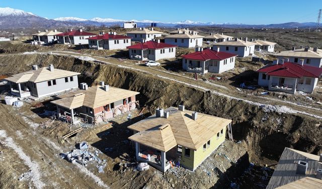 Diyarbakır'daki depremin izleri bu yıl tamamlanacak.