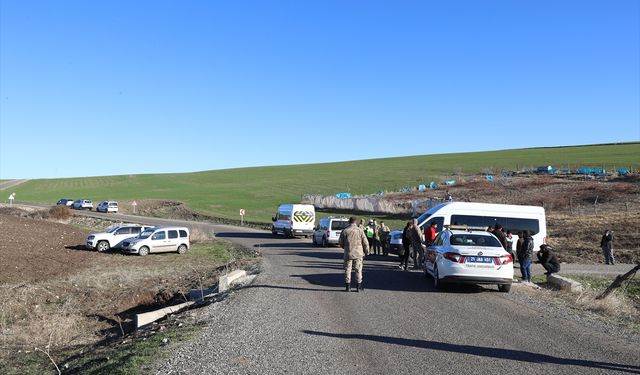 servis minibüsü devrildi 8'i öğrenci 9 kişi yaralandı