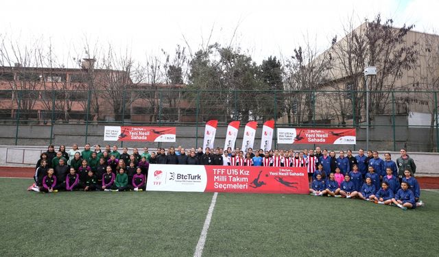 Gaziantep'te   kız futbolcular milli takım için yarıştı