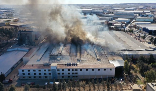 Şanlıurfa'daki tekstil fabrikasındaki yangın söndürüldü.