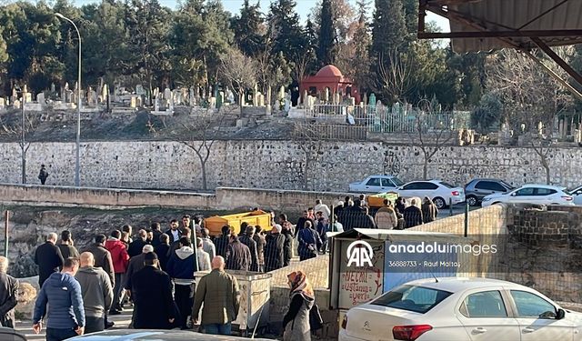 Anneleri tarafından  öldürülen 2 kız kardeş toprağa verildi