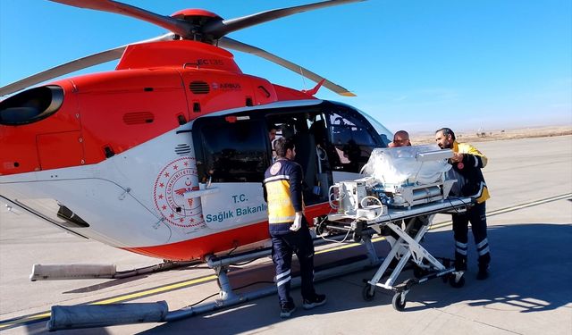 Ambulans helikopter 25 günlük bebek için havalandı