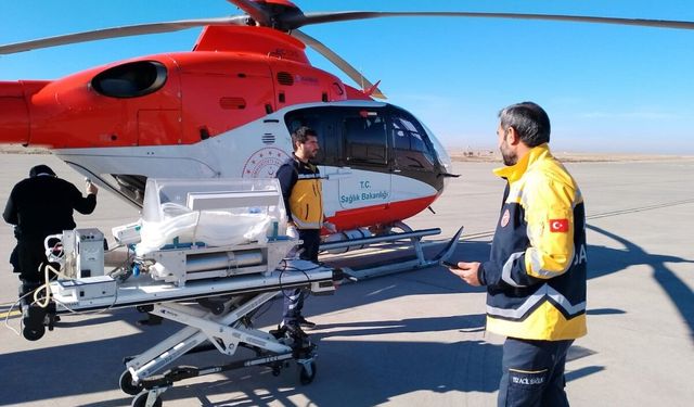 Şanlıurfa’da ambulans helikopter Berat bebek için havalandı