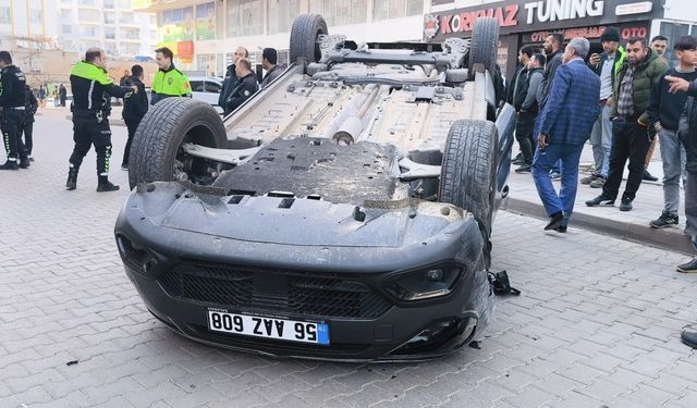 Siirt'te otomobilin  çarptığı kaza anı ,kamerada