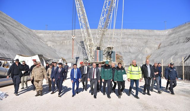 Diyarbakır Valisi Zorluoğlu, Silvan Barajı'nda inceledi