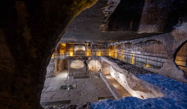 Mardin'de ziyaretçiler zamanın izini sürüyor